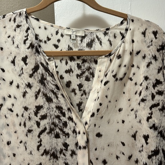 Joie blouse. - Picture 2 of 3